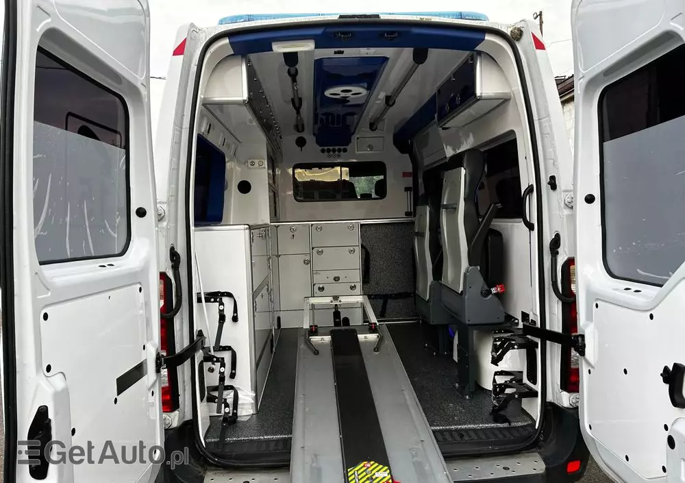 RENAULT MASTER VEGAS AMBULANCE 