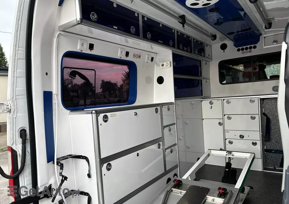 RENAULT MASTER VEGAS AMBULANCE 