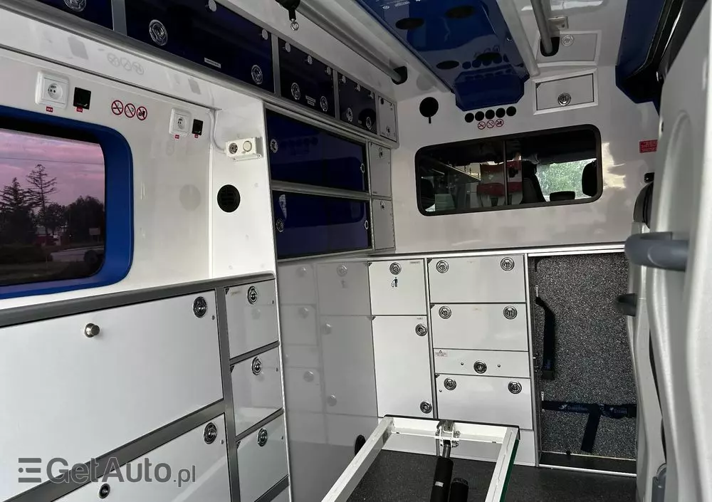 RENAULT MASTER VEGAS AMBULANCE 