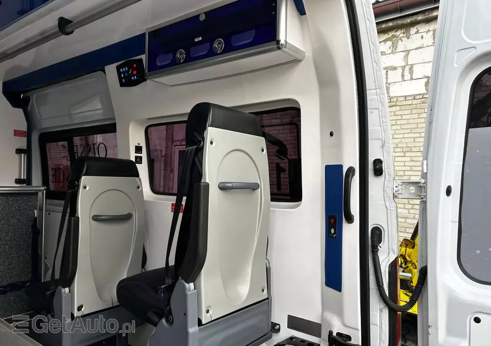 RENAULT MASTER VEGAS AMBULANCE 