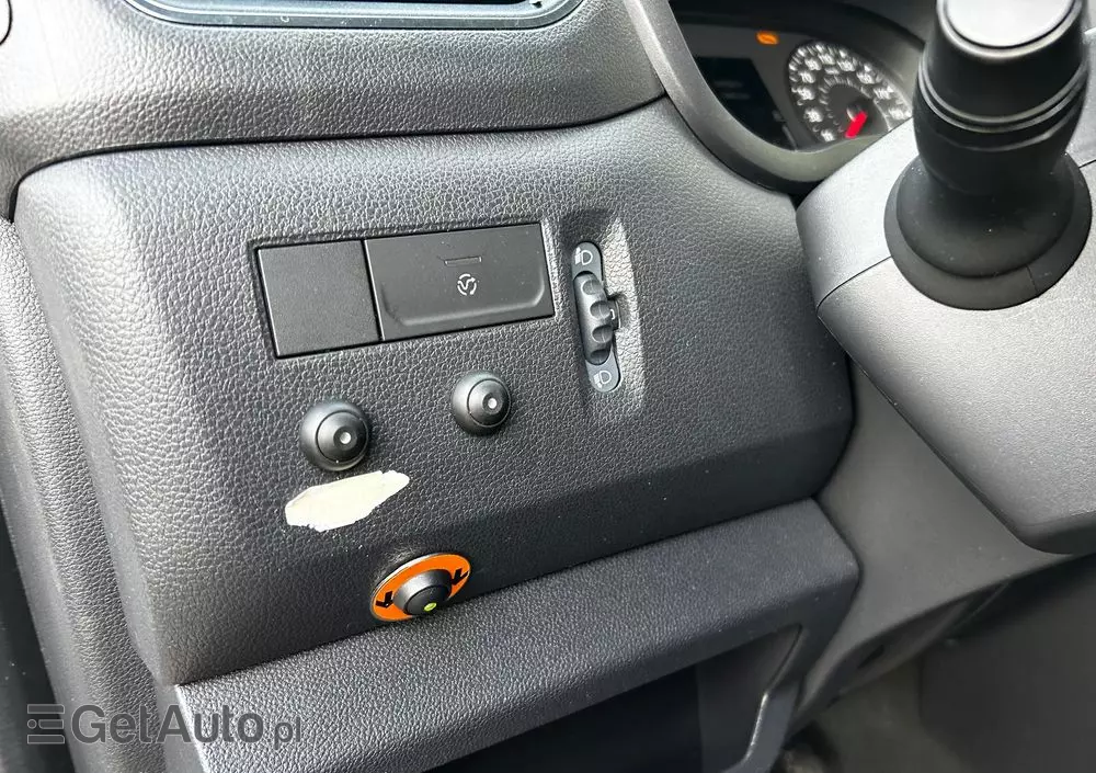 RENAULT MASTER VEGAS AMBULANCE 