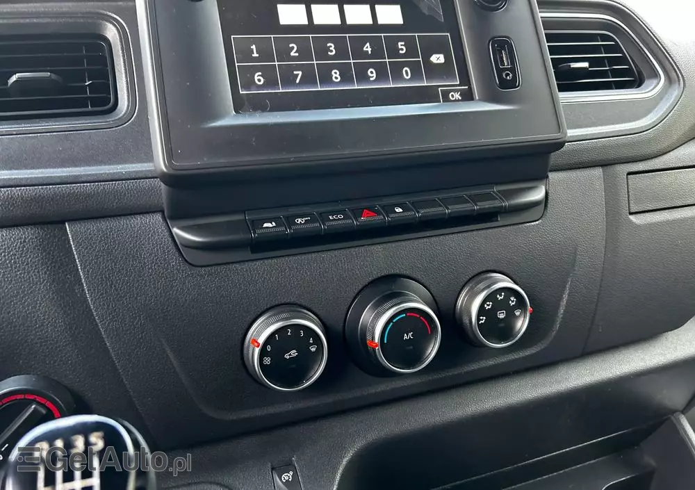 RENAULT MASTER VEGAS AMBULANCE 