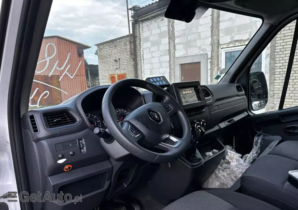 RENAULT MASTER VEGAS AMBULANCE 