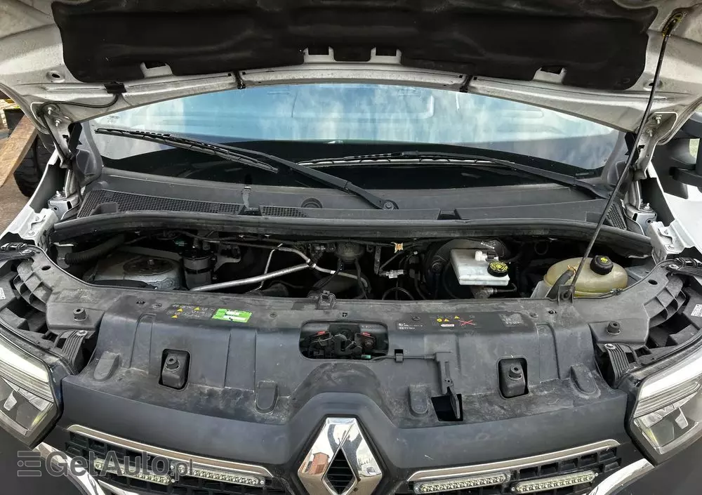 RENAULT MASTER VEGAS AMBULANCE 