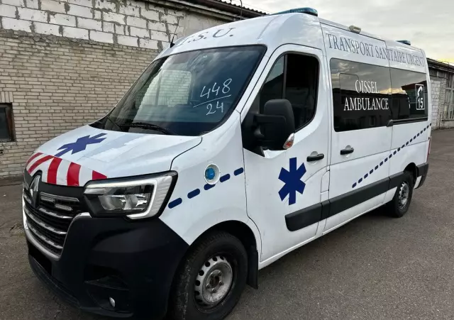 RENAULT MASTER VEGAS AMBULANCE 