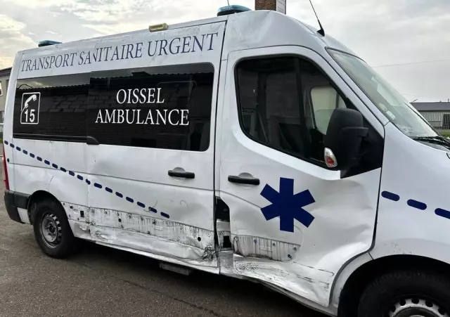RENAULT MASTER VEGAS AMBULANCE 