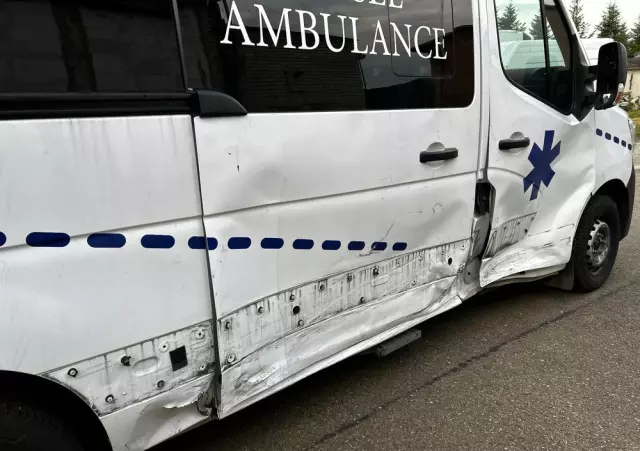 RENAULT MASTER VEGAS AMBULANCE 