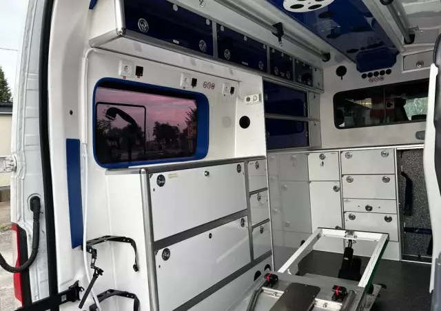 RENAULT MASTER VEGAS AMBULANCE 