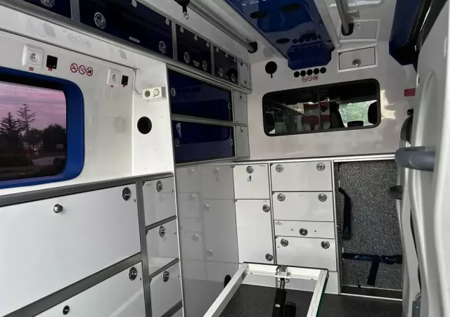 RENAULT MASTER VEGAS AMBULANCE 