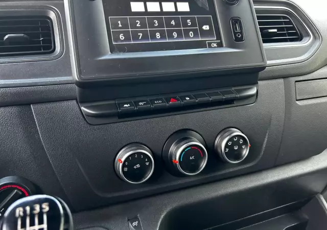 RENAULT MASTER VEGAS AMBULANCE 