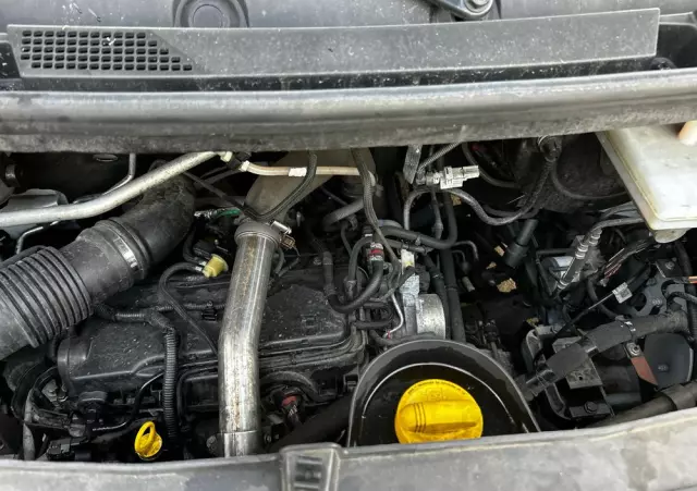 RENAULT MASTER VEGAS AMBULANCE 