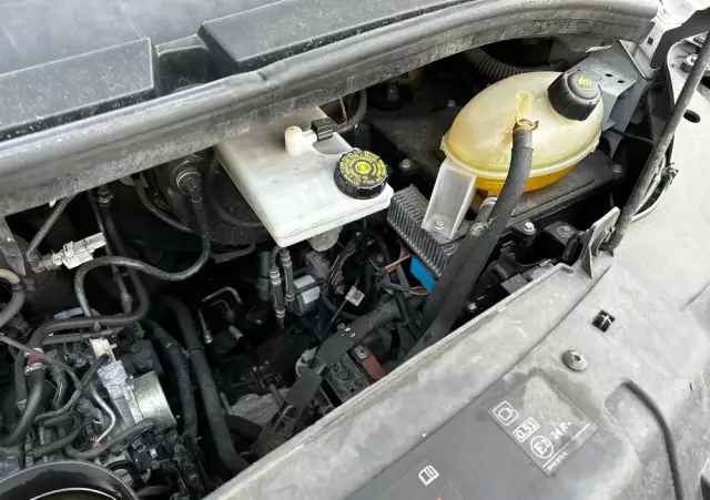 RENAULT MASTER VEGAS AMBULANCE 