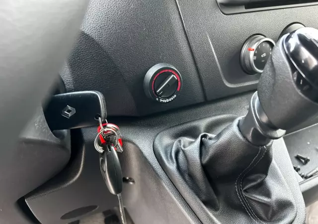 RENAULT MASTER VEGAS AMBULANCE 