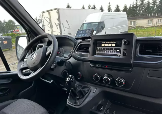 RENAULT MASTER VEGAS AMBULANCE 