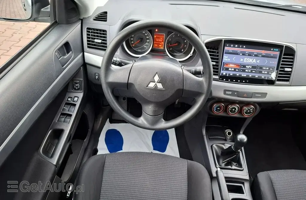 MITSUBISHI Lancer 