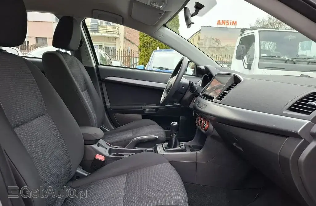 MITSUBISHI Lancer 