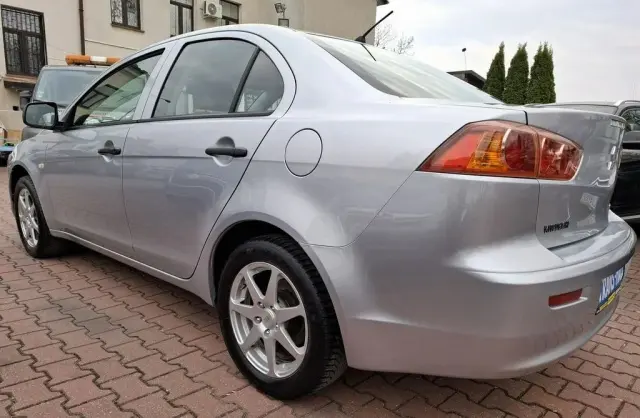 MITSUBISHI Lancer 
