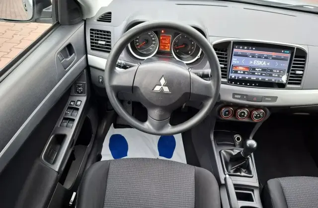 MITSUBISHI Lancer 