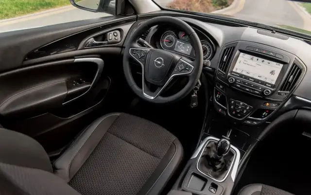 OPEL Insignia 
