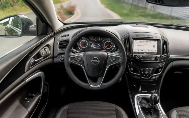 OPEL Insignia 