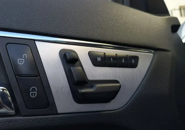 MERCEDES-BENZ Klasa E 250 BlueEFFICIENCY 7G-TRONIC