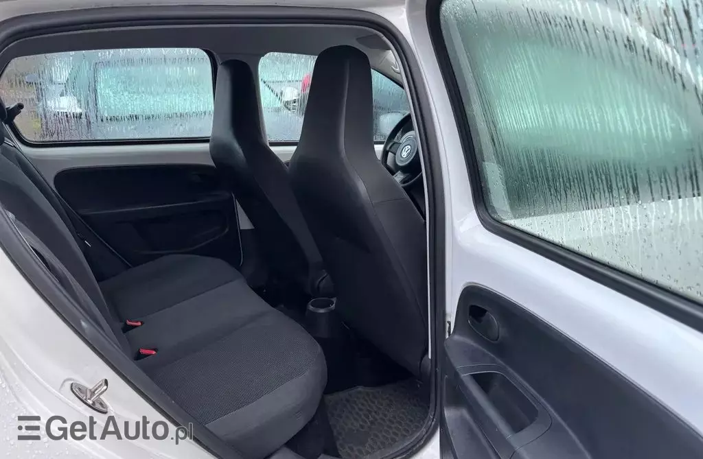 VOLKSWAGEN Up! 