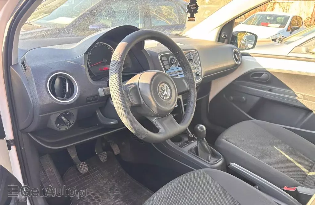 VOLKSWAGEN Up! 