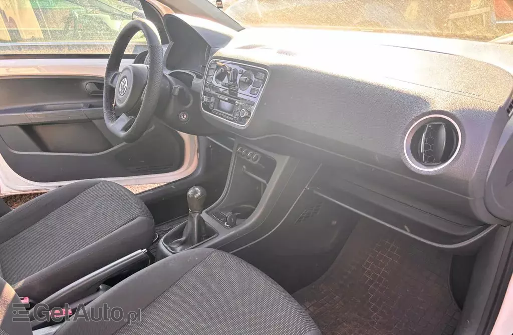 VOLKSWAGEN Up! 