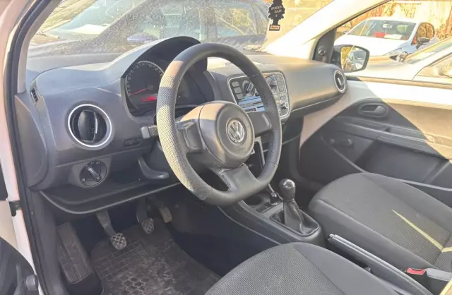 VOLKSWAGEN Up! 