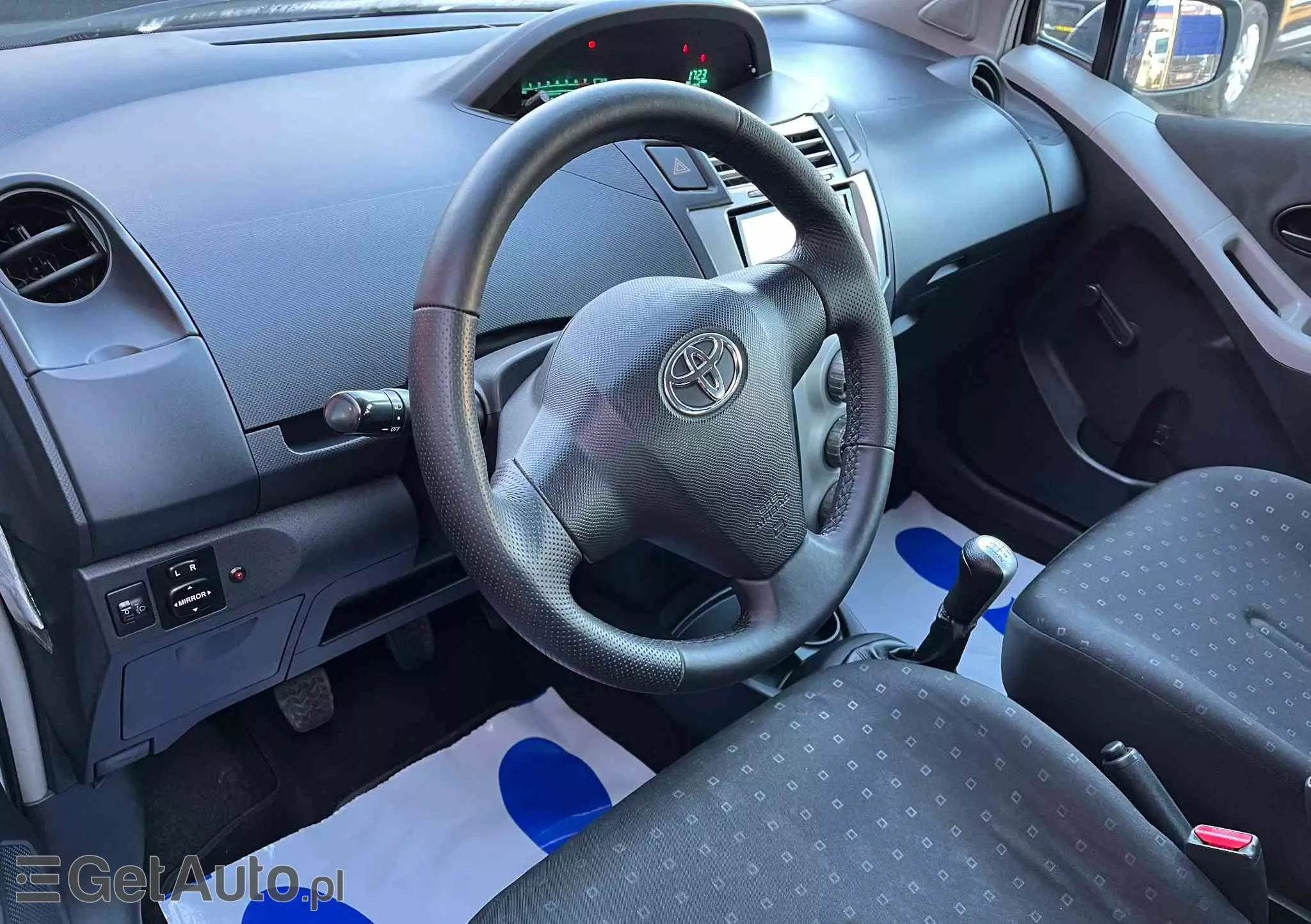 TOYOTA Yaris 1.3 Luna Premium