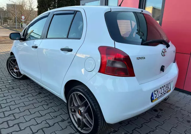 TOYOTA Yaris 1.3 Luna Premium