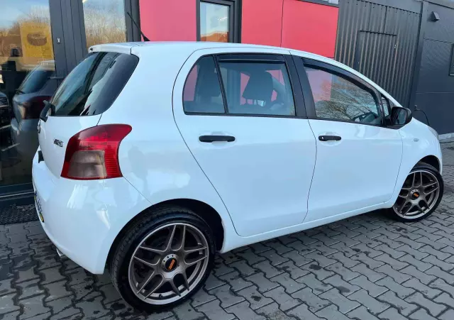 TOYOTA Yaris 1.3 Luna Premium