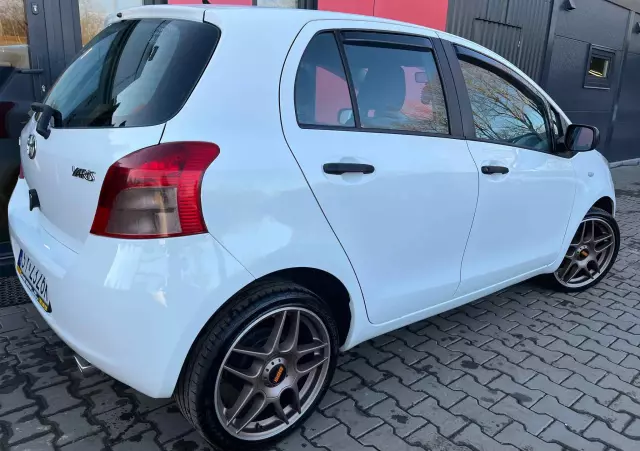 TOYOTA Yaris 1.3 Luna Premium