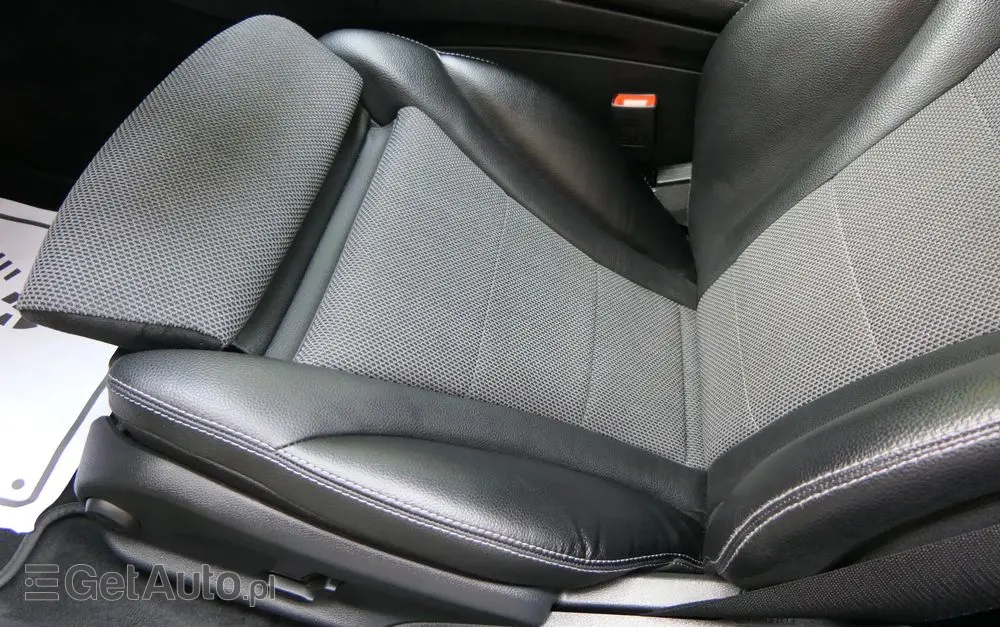 MERCEDES-BENZ Klasa C 180 7G-TRONIC Edition 1