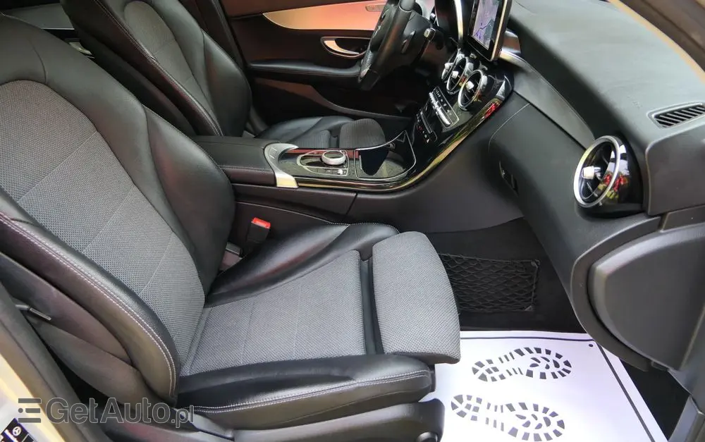 MERCEDES-BENZ Klasa C 180 7G-TRONIC Edition 1