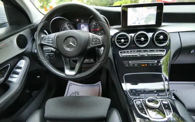 MERCEDES-BENZ Klasa C 180 7G-TRONIC Edition 1