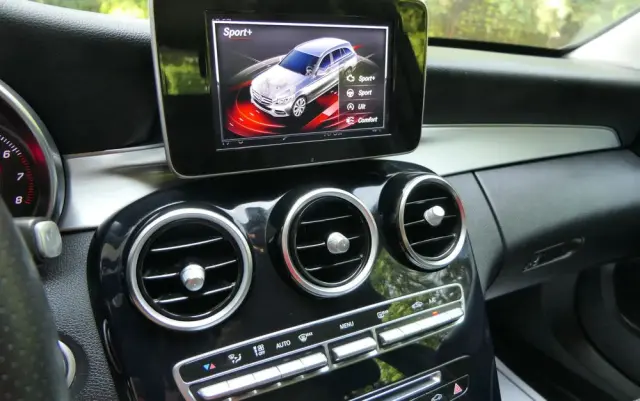MERCEDES-BENZ Klasa C 180 7G-TRONIC Edition 1