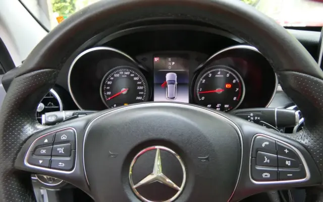 MERCEDES-BENZ Klasa C 180 7G-TRONIC Edition 1