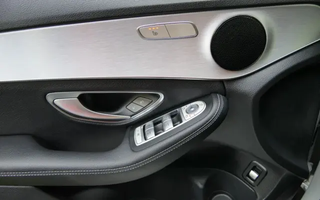MERCEDES-BENZ Klasa C 180 7G-TRONIC Edition 1