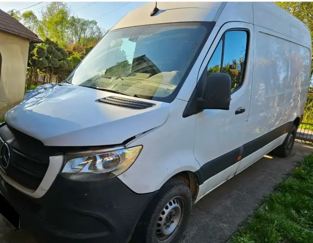 MERCEDES-BENZ SPRINTER 2.2 CDI  ŚREDNI  przód napęd 