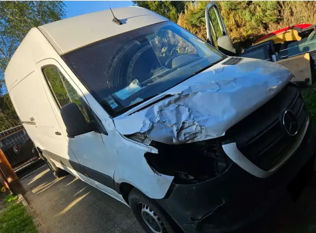 MERCEDES-BENZ SPRINTER 2.2 CDI  ŚREDNI  przód napęd 