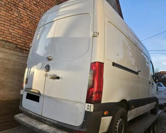 MERCEDES-BENZ SPRINTER 2.2 CDI  ŚREDNI  przód napęd 