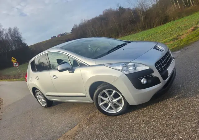 PEUGEOT 3008 1.6 HDi Premium