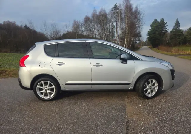 PEUGEOT 3008 1.6 HDi Premium