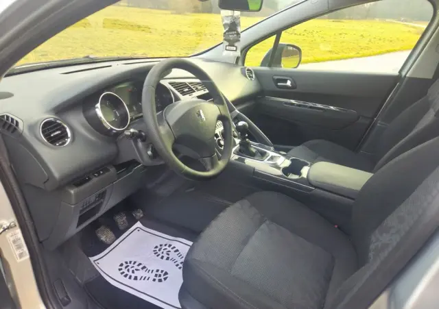 PEUGEOT 3008 1.6 HDi Premium