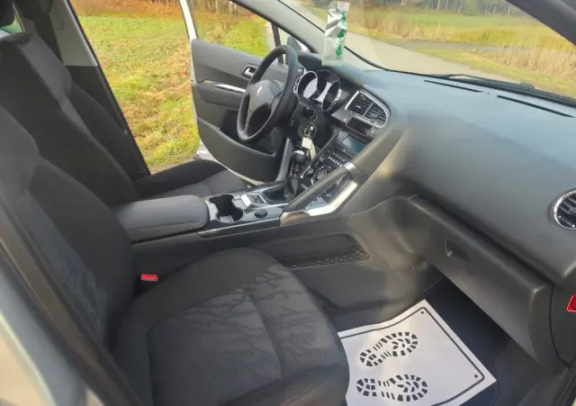 PEUGEOT 3008 1.6 HDi Premium