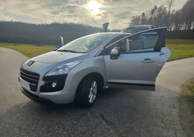 PEUGEOT 3008 1.6 HDi Premium