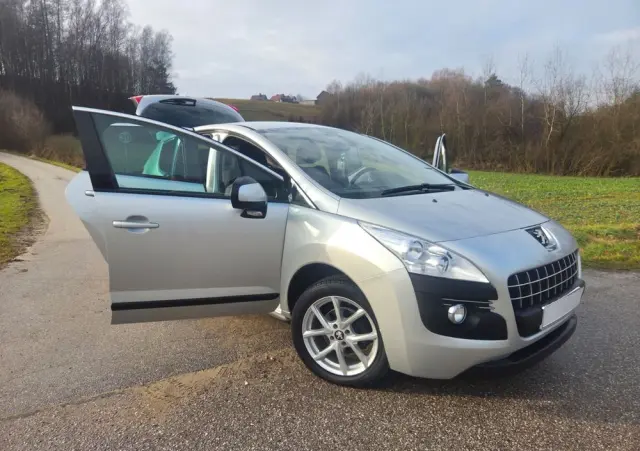 PEUGEOT 3008 1.6 HDi Premium
