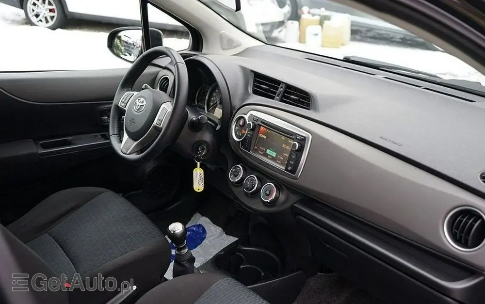 TOYOTA Yaris 