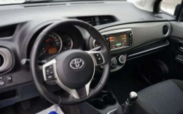 TOYOTA Yaris 